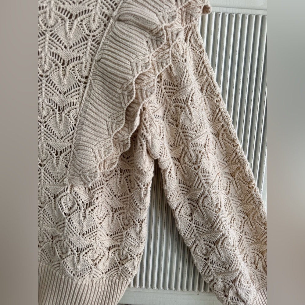 LINE & DOT Women’s Cream Knit Crochet Ruffle Sweater Size Small - Picture 8 of 15